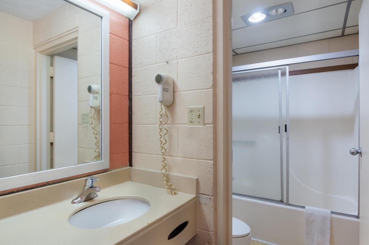 Americas Best Value Inn Вайтвілл Екстер'єр фото
